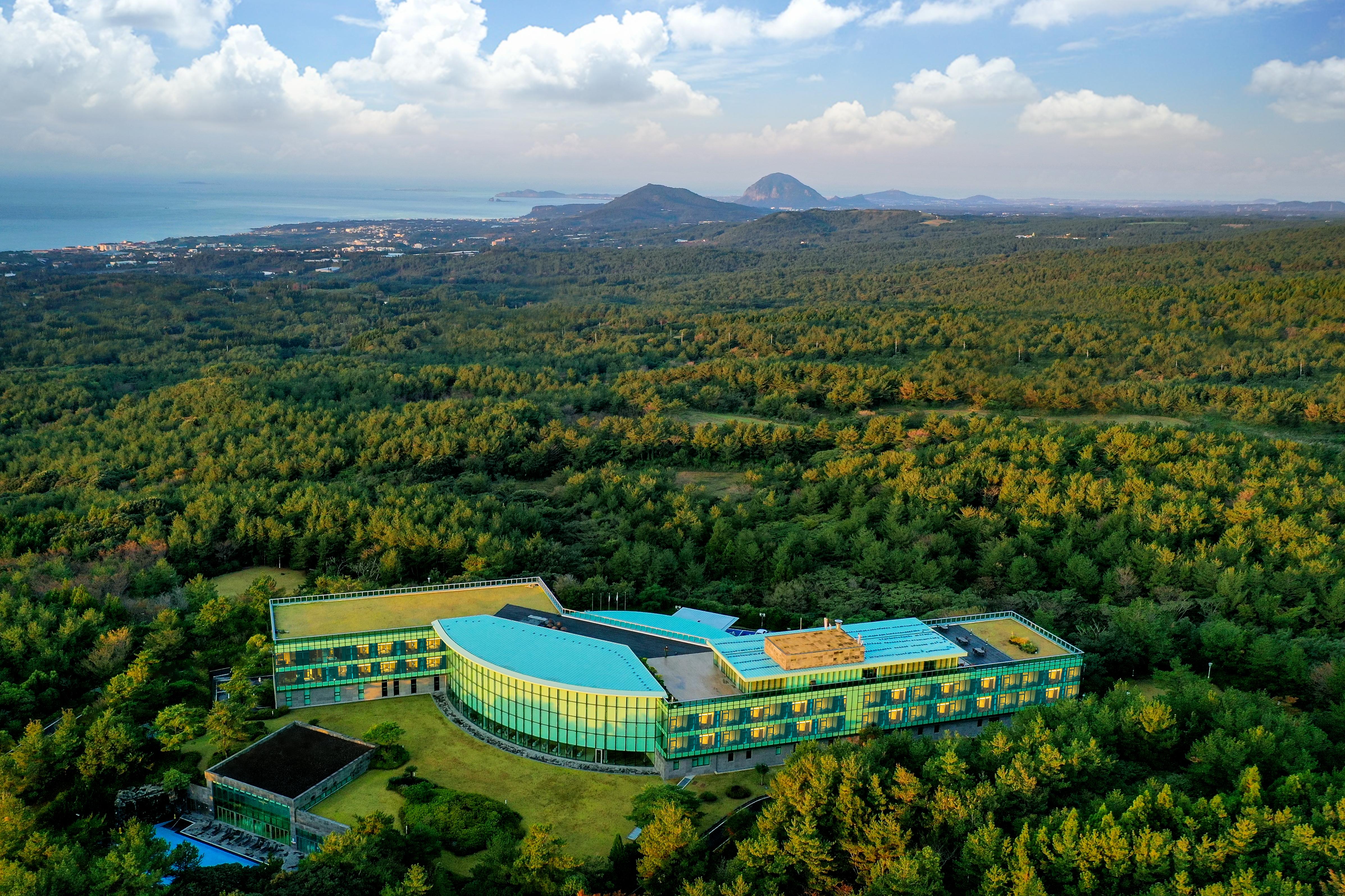 We Hotel Jeju Seogwipo Exterior photo