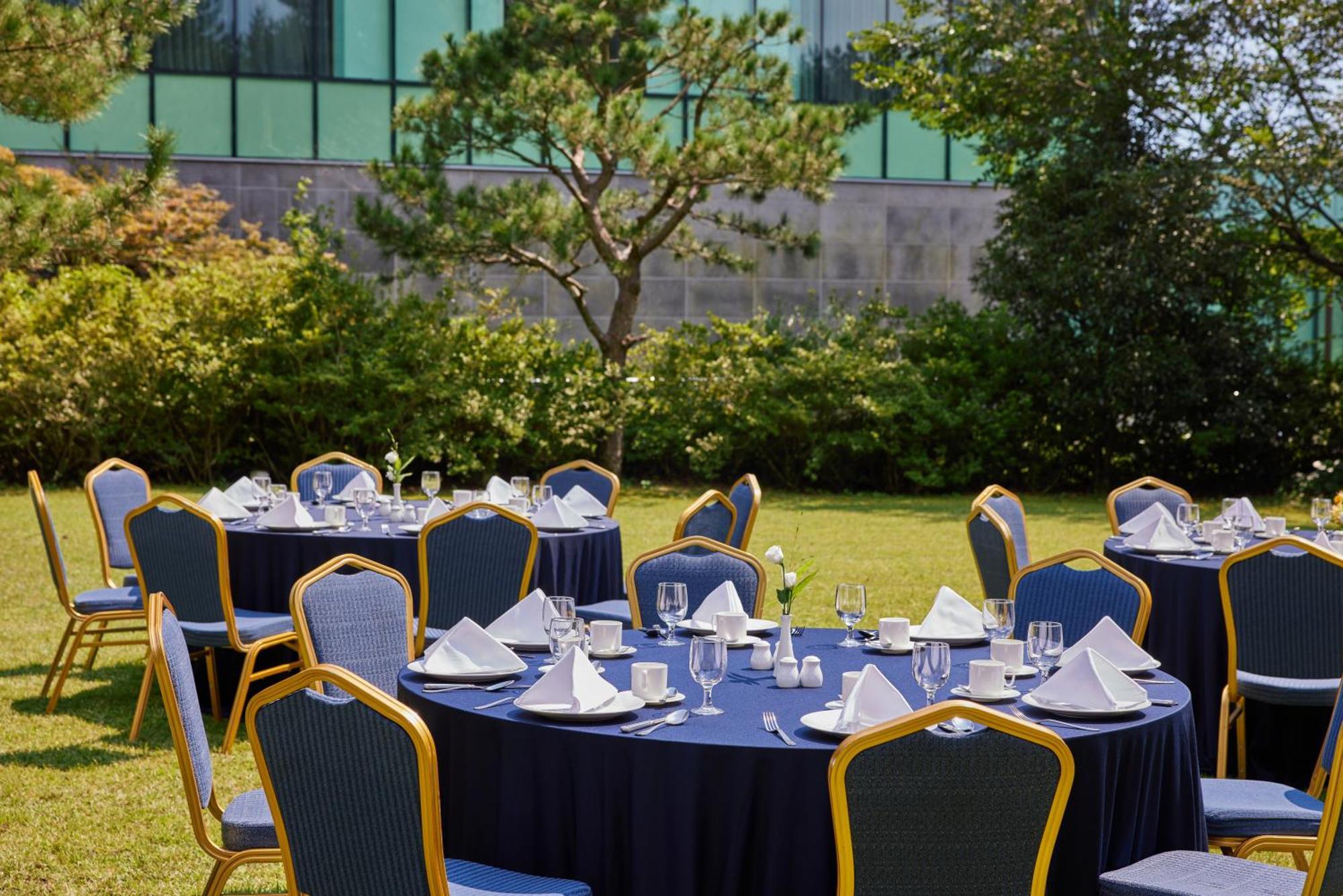 We Hotel Jeju Seogwipo Exterior photo