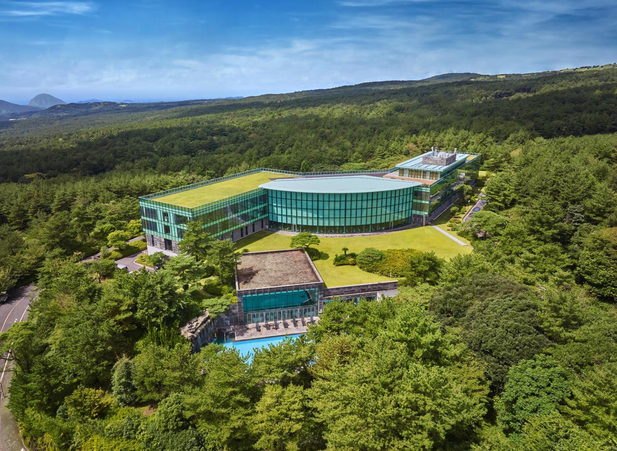 We Hotel Jeju Seogwipo Exterior photo