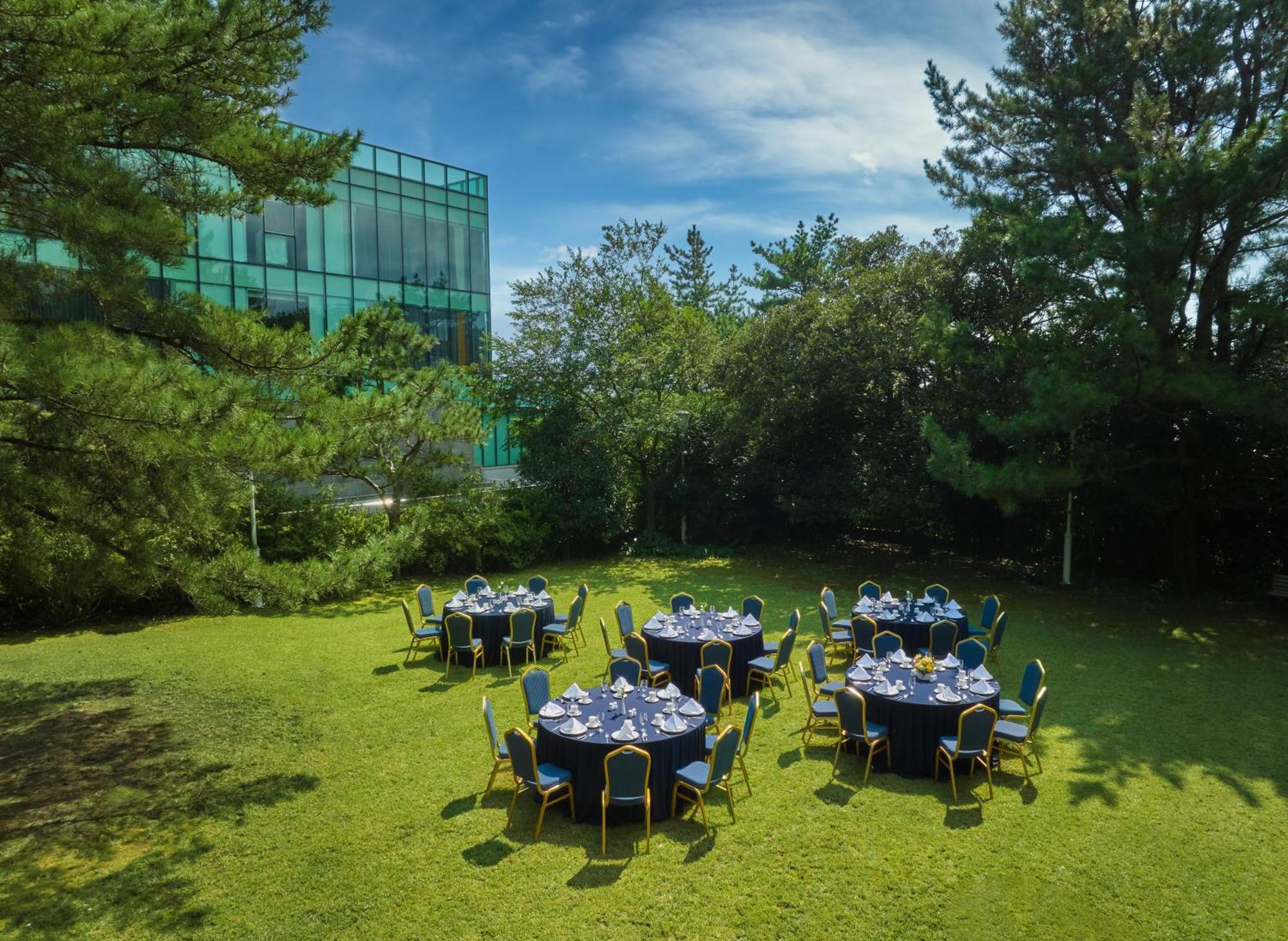 We Hotel Jeju Seogwipo Exterior photo