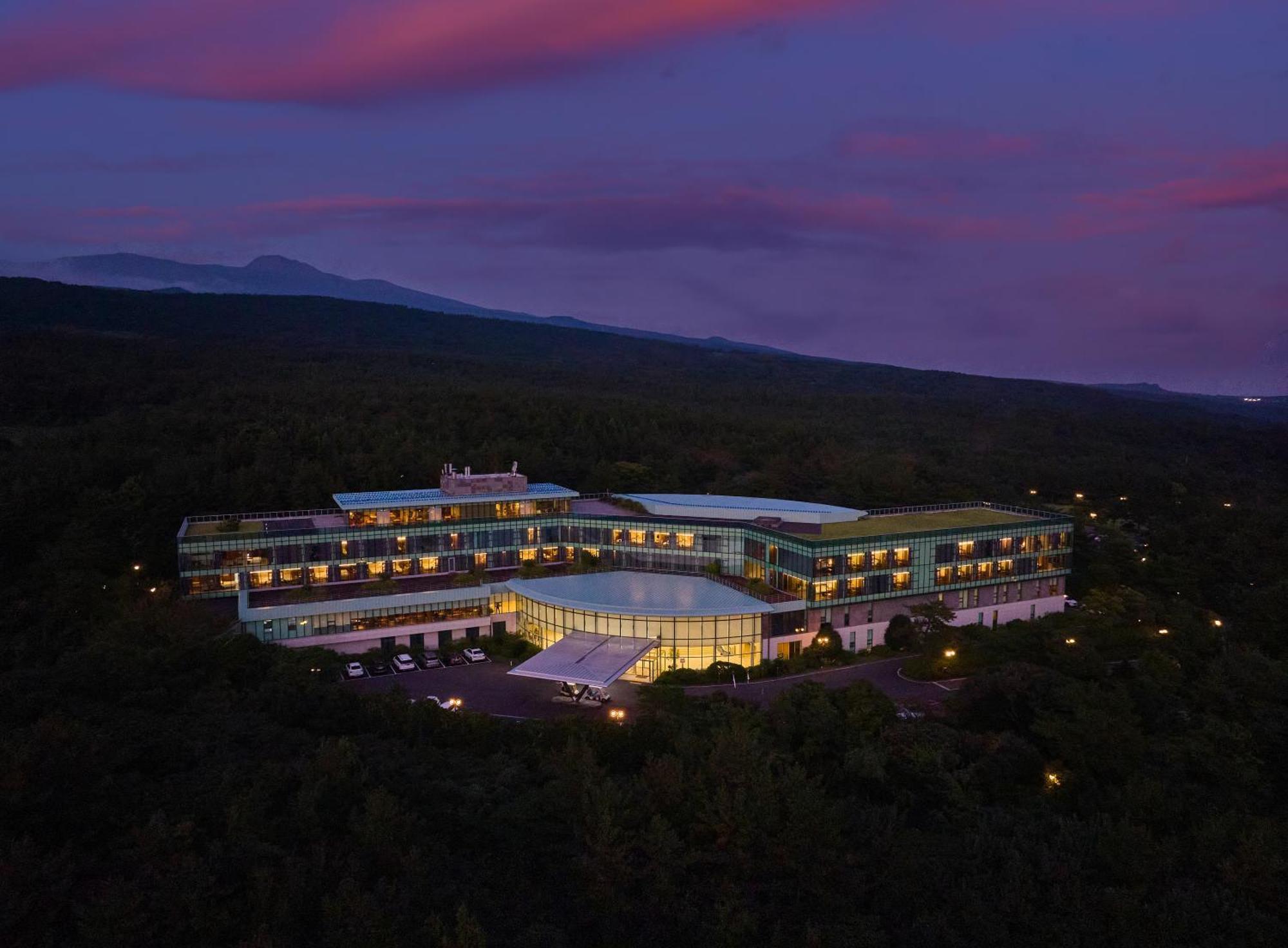 We Hotel Jeju Seogwipo Exterior photo