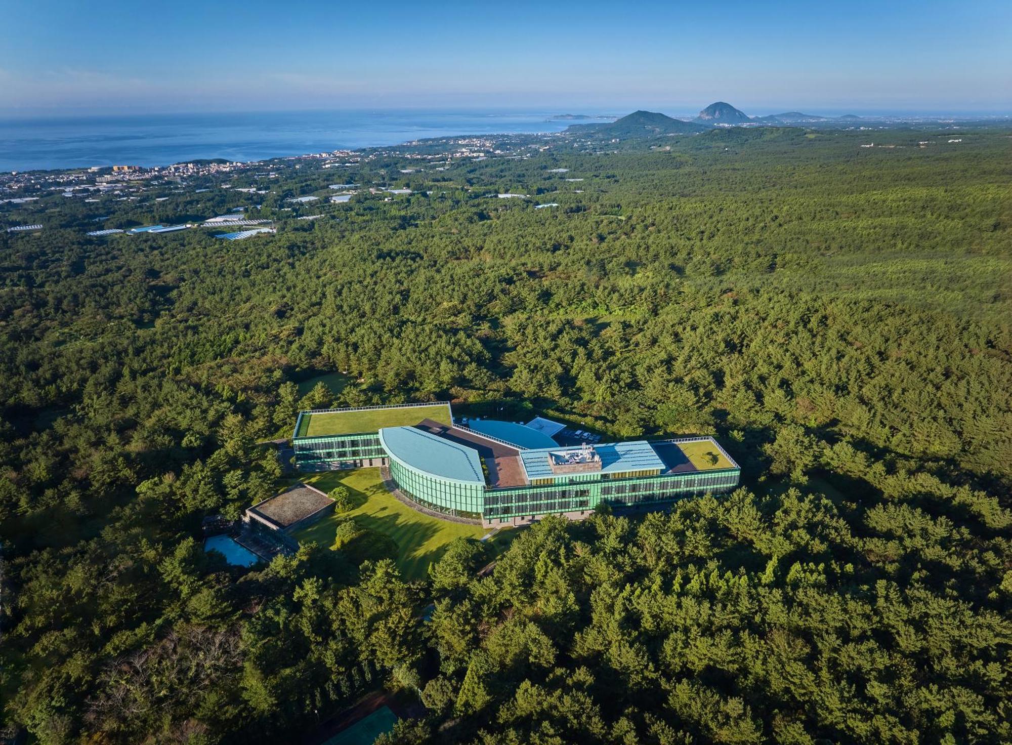 We Hotel Jeju Seogwipo Exterior photo