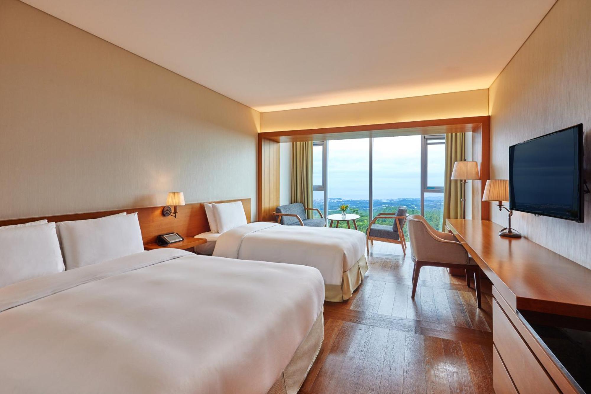 We Hotel Jeju Seogwipo Exterior photo