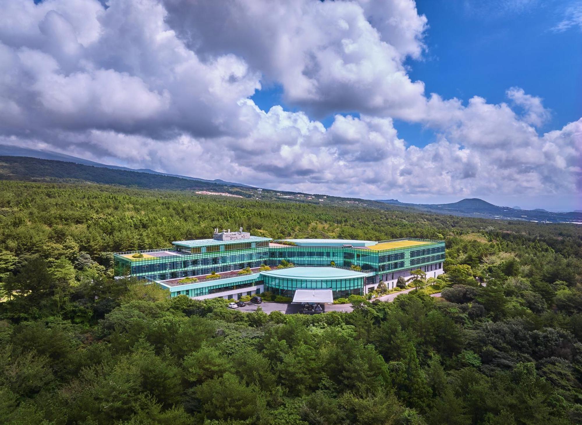 We Hotel Jeju Seogwipo Exterior photo