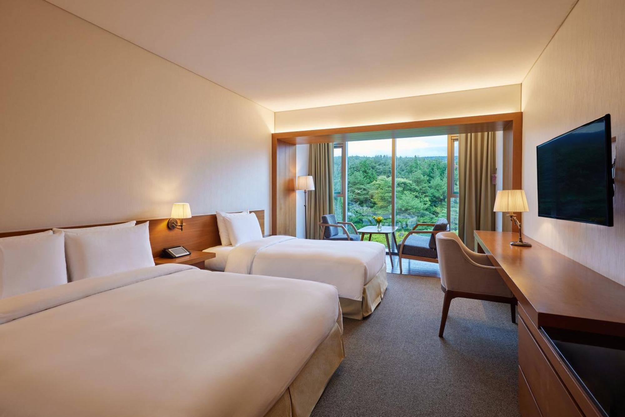 We Hotel Jeju Seogwipo Exterior photo