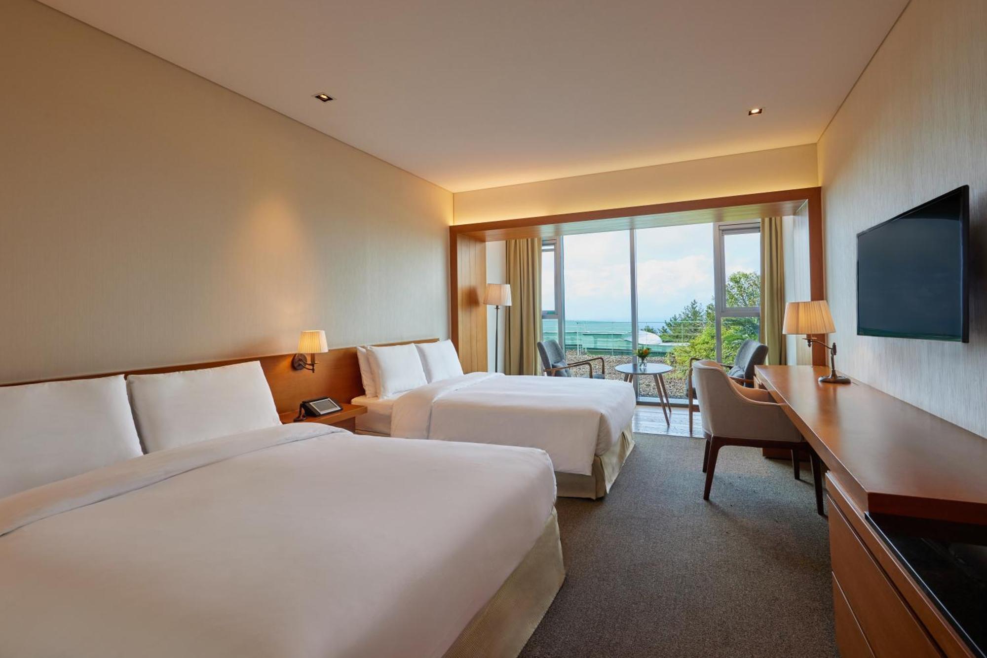 We Hotel Jeju Seogwipo Exterior photo